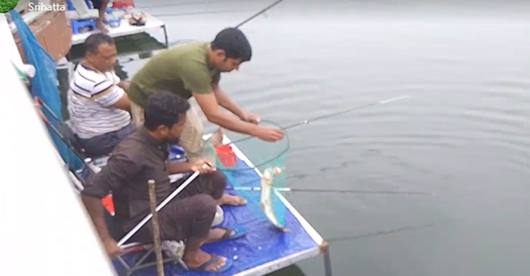 ইট পাথরের নগরে ১৫ ঘন্টা মাছ ধরলেন সৌখিন শিকারীরা